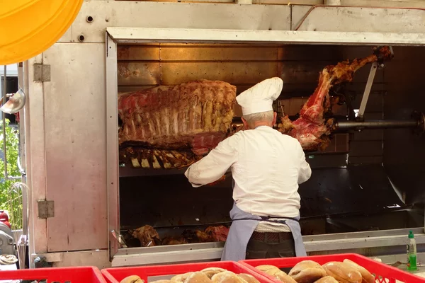 Ochs am Spieß zur Einweihung