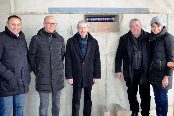 Grundsteinlegung mit Zeitkapsel